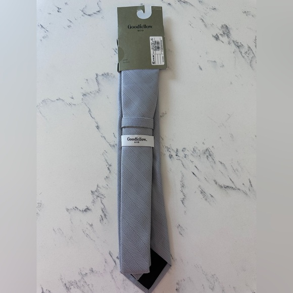 Goodfellow & Co Other - NWT Goodfellow & Co Men's Elegant Gray Striped Tie